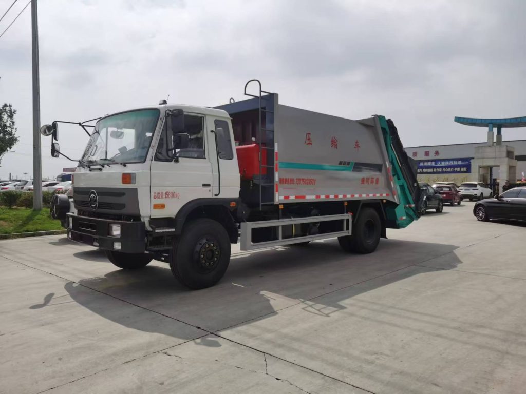 Medium-sized rear-loading compression garbage truck